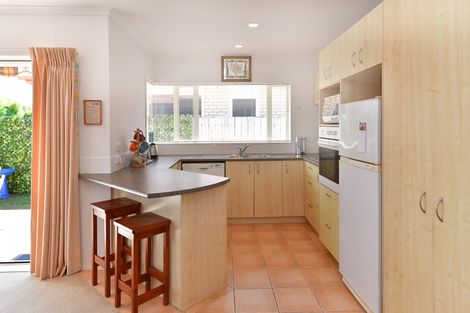 Photo of property in 6a Doment Crescent, Orewa, 0931