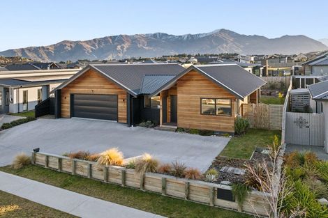 Photo of property in 9 Tahi Street, Albert Town, Wanaka, 9305