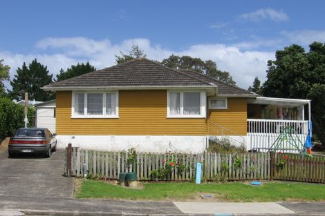 Photo of property in 23 Paragon Avenue, Beach Haven, Auckland, 0626