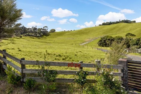 Photo of property in 1088 South Head Road, South Head, Helensville, 0874