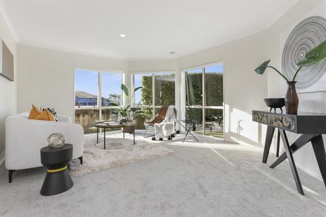 Photo of property in 2a Highland Avenue, Titirangi, Auckland, 0604