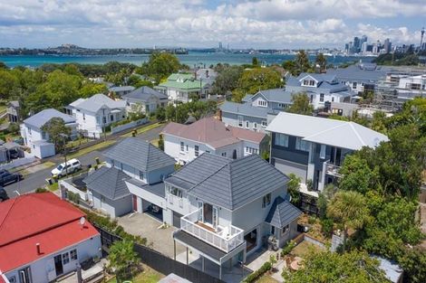 Photo of property in 2/44 Richmond Avenue, Northcote Point, Auckland, 0627