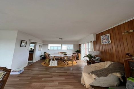 Photo of property in 2/390 Glenfield Road, Glenfield, Auckland, 0629