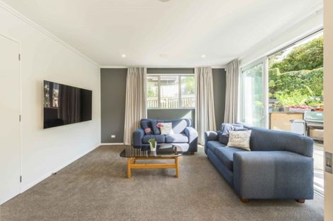 Photo of property in 3a Rossmore Terrace, Murrays Bay, Auckland, 0630