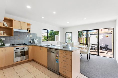 Photo of property in 11 Spalding Rise, Golflands, Auckland, 2013
