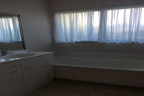 Photo of property in 2/24 Hattaway Avenue, Bucklands Beach, Auckland, 2012