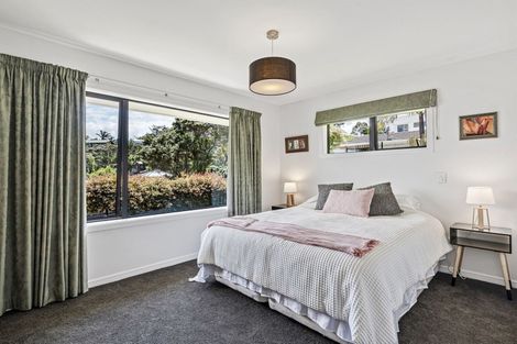 Photo of property in 4 Pluto Place, Beach Haven, Auckland, 0626
