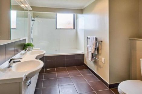 Photo of property in 51 Peterhouse Street, Tawa, Wellington, 5028