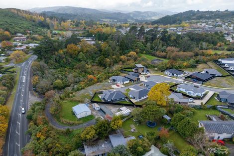 Photo of property in 6 Nikau Lane, Timberlea, Upper Hutt, 5018