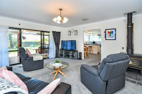 Photo of property in 23 Seaward Place, Wattle Downs, Auckland, 2103