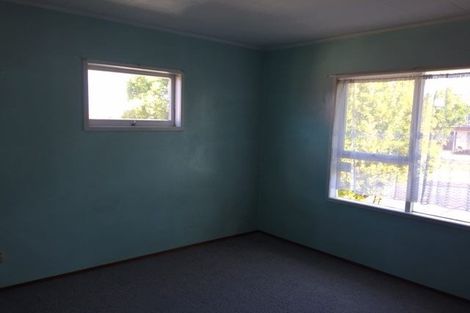 Photo of property in 4 Longbill Place, Glendene, Auckland, 0602