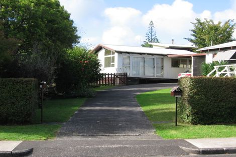 Photo of property in 3 Thomas Avenue, Te Atatu Peninsula, Auckland, 0610