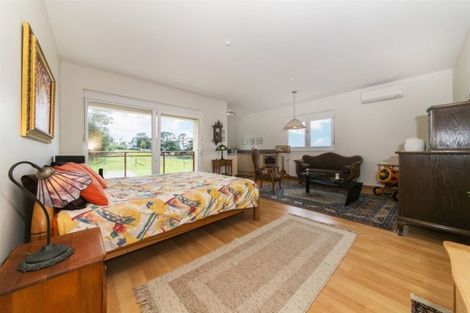 Photo of property in 32 Red Hills Road, Massey, Auckland, 0614