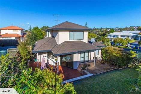 Photo of property in 1/3 Mossop Rise, Glenfield, Auckland, 0629