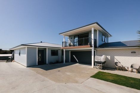 Photo of property in 50a Pratt Avenue, Foxton Beach, Foxton, 4815
