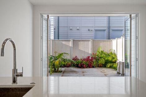 Photo of property in 12 Titoki Close, Matakana, 0985