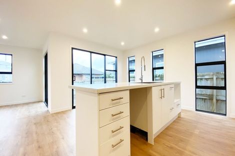 Photo of property in 4 Millfield Lane, Papakura, 2110