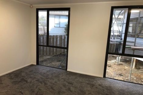 Photo of property in 30 Devonshire Road, Unsworth Heights, Auckland, 0632