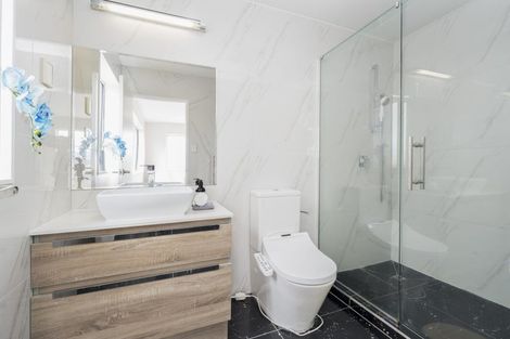 Photo of property in 79 San Valentino Drive, Henderson, Auckland, 0612