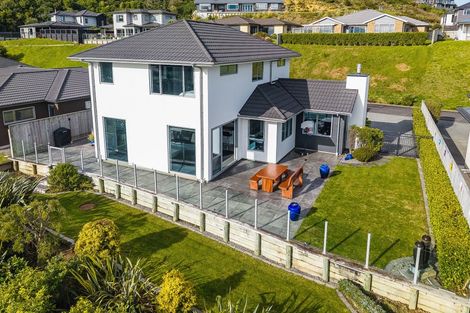 Photo of property in 7 Manapouri Lane, Aotea, Porirua, 5024