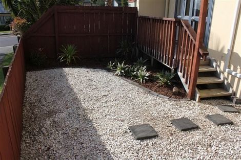 Photo of property in 2/14 Ponderosa Drive, Oteha, Auckland, 0632