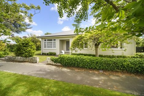 Photo of property in 32 Rangitira Avenue, Palmerston North, 4414