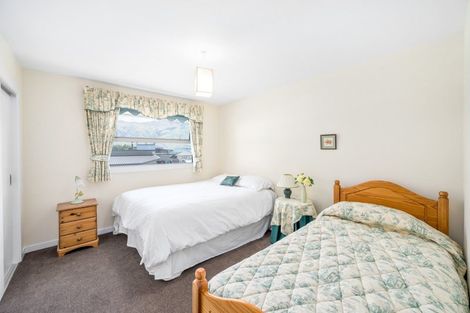 Photo of property in 6 Bovett Place, Wanaka, 9305