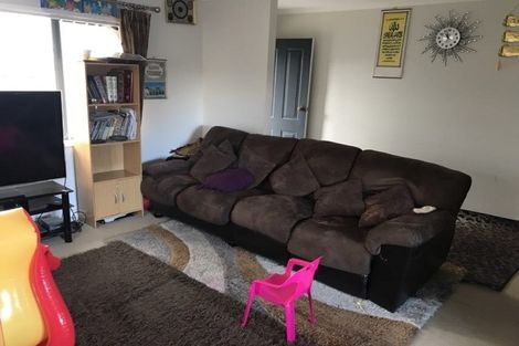 Photo of property in 27 Tussock Avenue, Mangere, Auckland, 2022