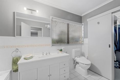 Photo of property in 1/65 Aberdeen Road, Castor Bay, Auckland, 0620