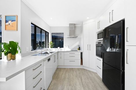 Photo of property in 13 Mangakoea Place, St Andrews, Hamilton, 3200