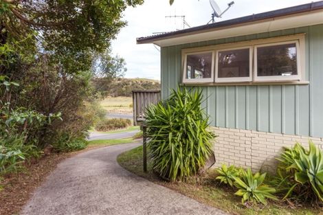 Photo of property in 4 Ocean Beach Road, Tairua, 3508