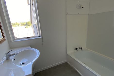 Photo of property in 1a Wiriana Place, Stanmore Bay, Whangaparaoa, 0932