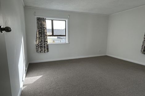 Photo of property in 20 Kauri Glen Road, Northcote, Auckland, 0627