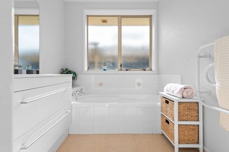 Photo of property in 1 Gresham Place, Rototuna North, Hamilton, 3210