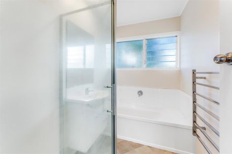 Photo of property in 28 Cheriton Road, Mellons Bay, Auckland, 2014