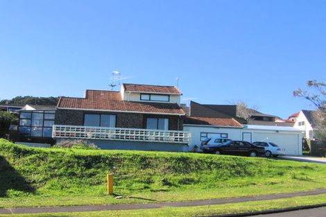 Photo of property in 9 Kingsclere Place, Goodwood Heights, Auckland, 2105