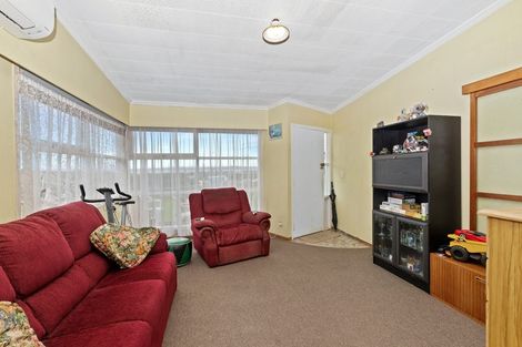 Photo of property in 84a Royal View Road, Te Atatu South, Auckland, 0610