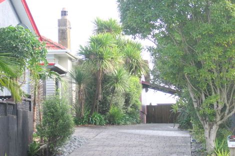Photo of property in 117 Lincoln Park Avenue, Massey, Auckland, 0614