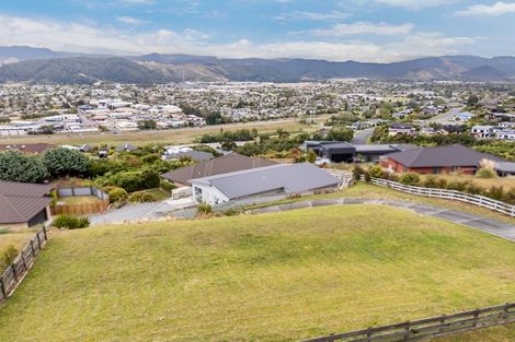 Photo of property in 31 Percy Kinsman Crescent, Riverstone Terraces, Upper Hutt, 5018