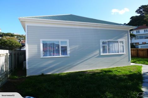 Photo of property in 15 Moselle Street, Island Bay, Wellington, 6023
