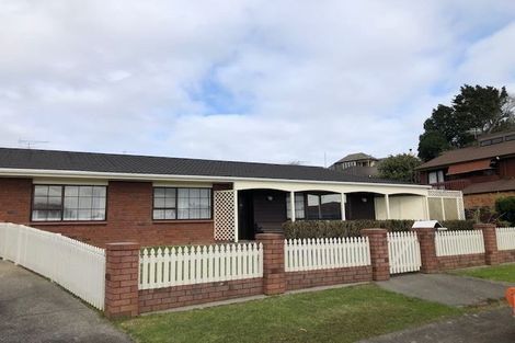 Photo of property in 32 Sunnyview Avenue, Shelly Park, Auckland, 2014