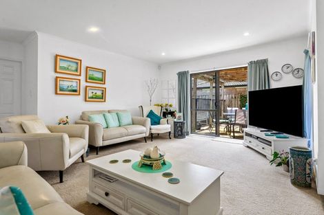 Photo of property in 19 Raabia Close, Parakai, 0830