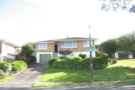 Photo of property in 27 Alton Terrace, Pakuranga Heights, Auckland, 2010