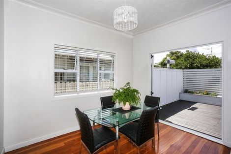 Photo of property in 2 Hamilton Place, Pukekohe, 2120