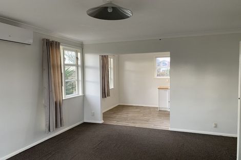 Photo of property in 15 Queenwood Road, Levin, 5510