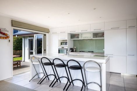 Photo of property in 12 Montrose Place, Highlands Park, New Plymouth, 4312