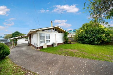 Photo of property in 6 Robert Burke Place, Henderson, Auckland, 0612