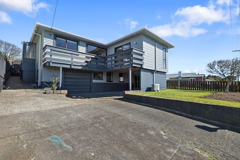 Photo of property in 79 Mould Street, Waitara, 4320
