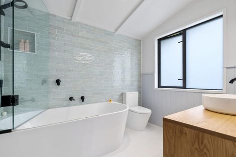 Photo of property in 93 Wood Bay Road, Titirangi, Auckland, 0604