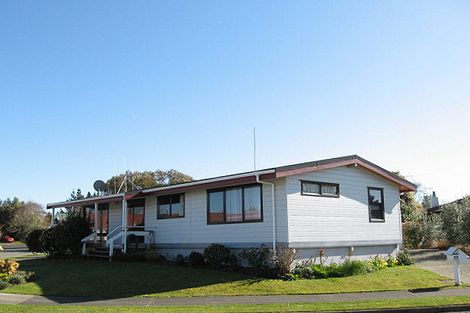 Photo of property in 6 Mcdonald Place, Marton, 4710